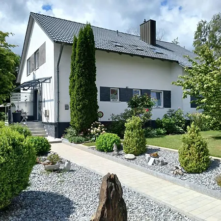 Dreifluesse - Traumgarten Mit Grill Und Pavillon, Wlan, Kueche Und Parkplatz * Salzweg