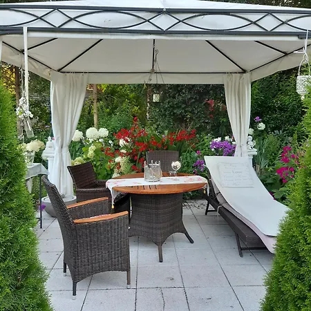 Dreifluesse - Traumgarten Mit Grill Und Pavillon, Wlan, Kueche Und Parkplatz *